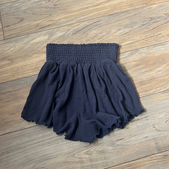 Garage Ruffled Shorts - Picture 2 of 3